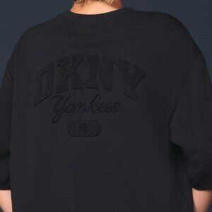 New DKNY x Yankees Cropped Tee